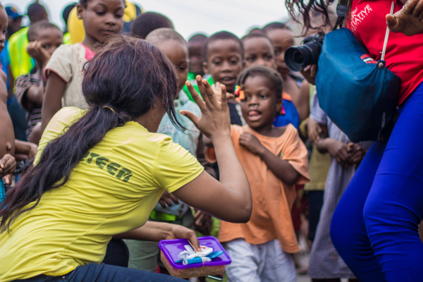 lady sharing food to the children